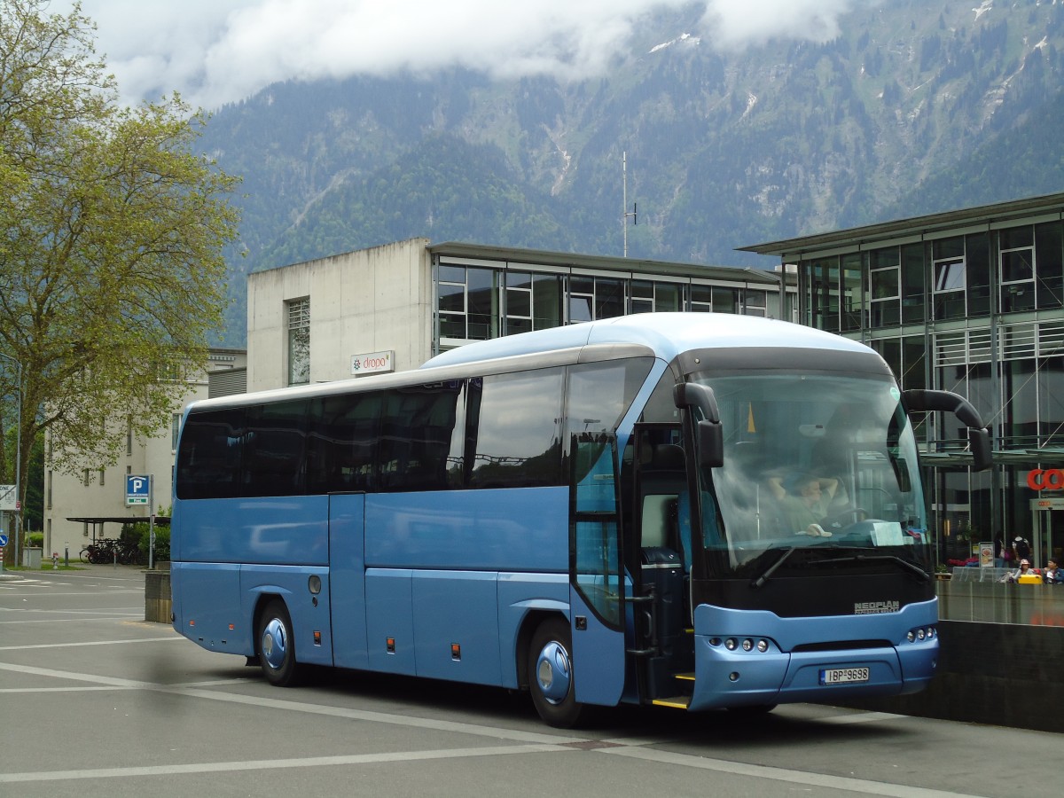 (144'874) - Aus Griechenland: Giozis, Lazaros - IBP-9698 - Neoplan am 9. Juni 2013 beim Bahnhof Interlaken Ost