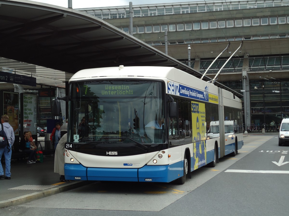 (144'962) - VBL Luzern - Nr. 214 - Hess/Hess Gelenktrolleybus am 10. Juni 2013 beim Bahnhof Luzern