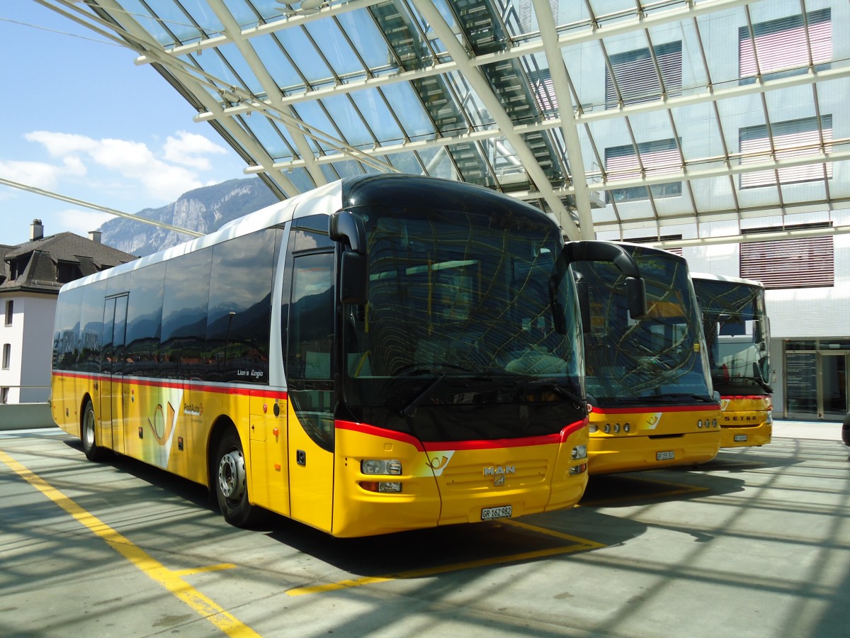 (145'217) - PostAuto Graubnden - GR 162'982 - MAN am 17. Juni 2013 in Chur, Postautostation