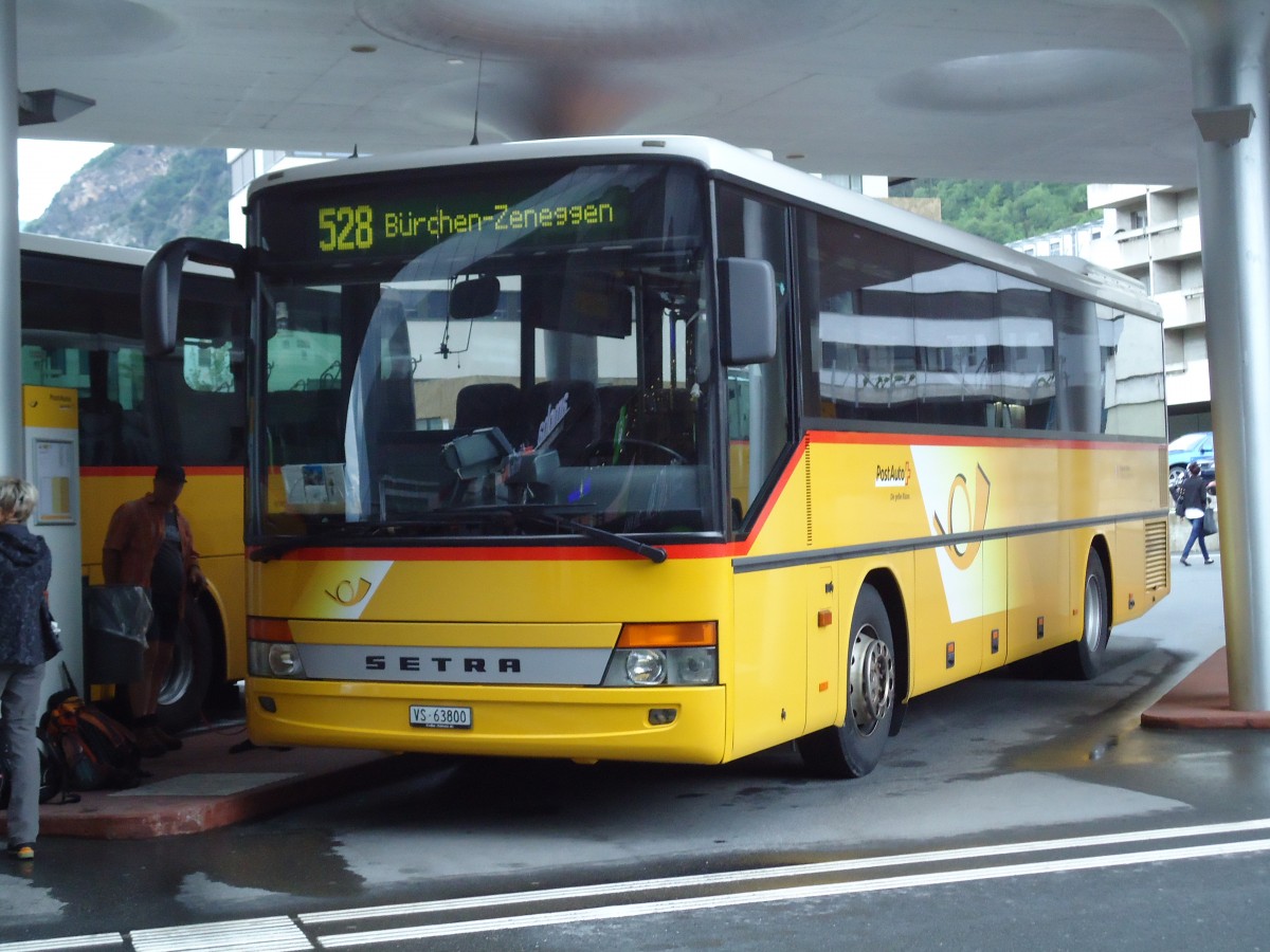 (145'310) - Autotour, Visp - VS 63'800 - Setra am 22. Juni 2013 beim Bahnhof Visp