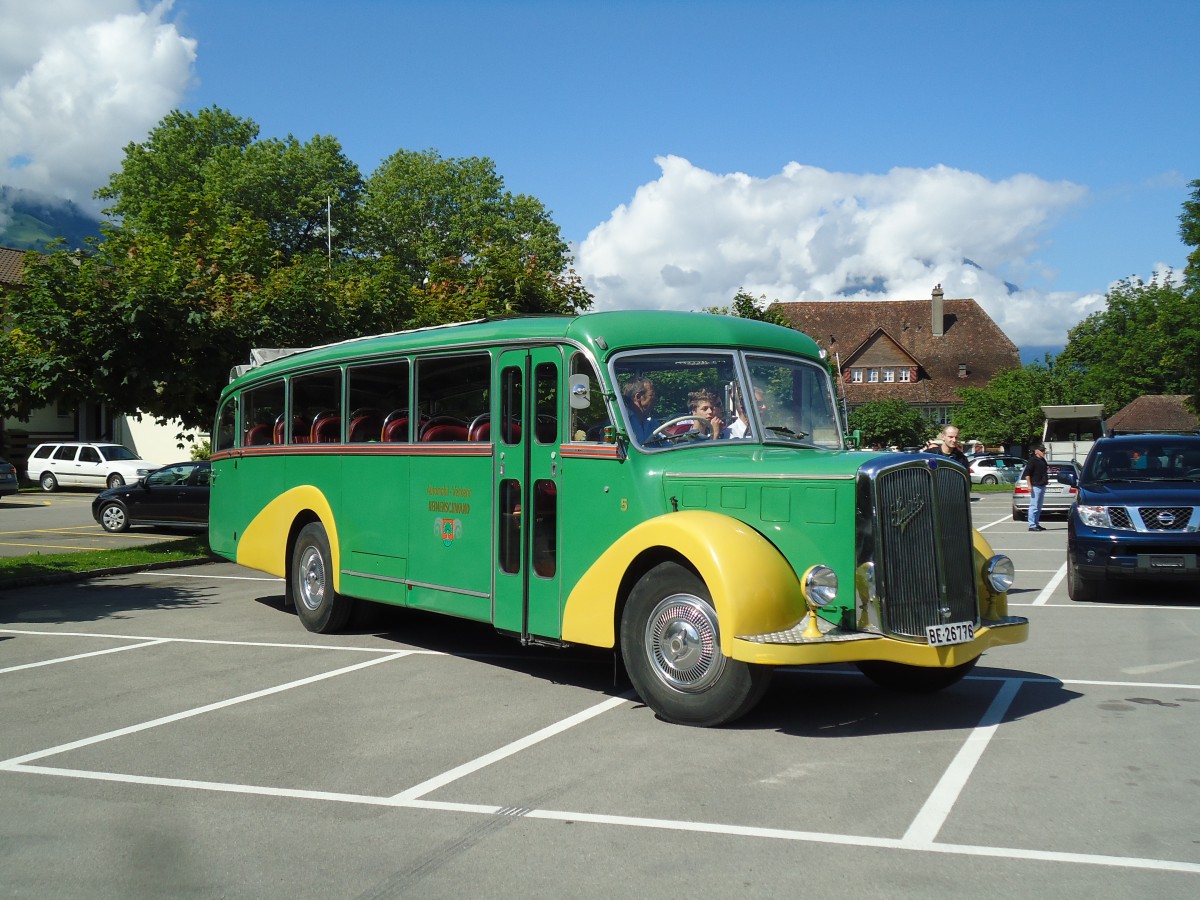 (145'530) - STI Thun - Nr. 15/BE 26'776 - Saurer/Gangloff (ex AvH Heimenschwand Nr. 5) am 30. Juni 2013 in Unterseen, Hotel Neuhaus