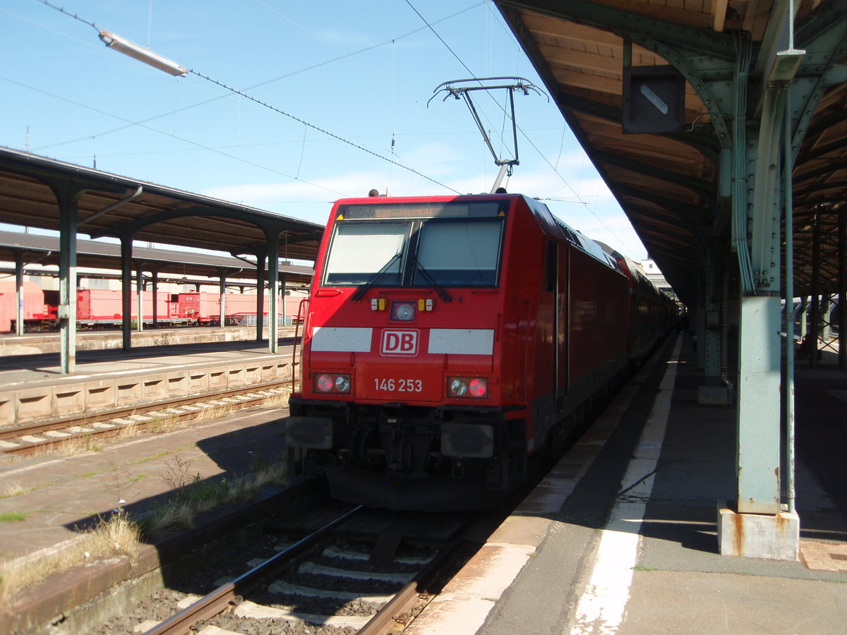 146 253 als RE 30 aus Frankfurt (Main) Hbf in Kassel Hbf. 13.08.2016