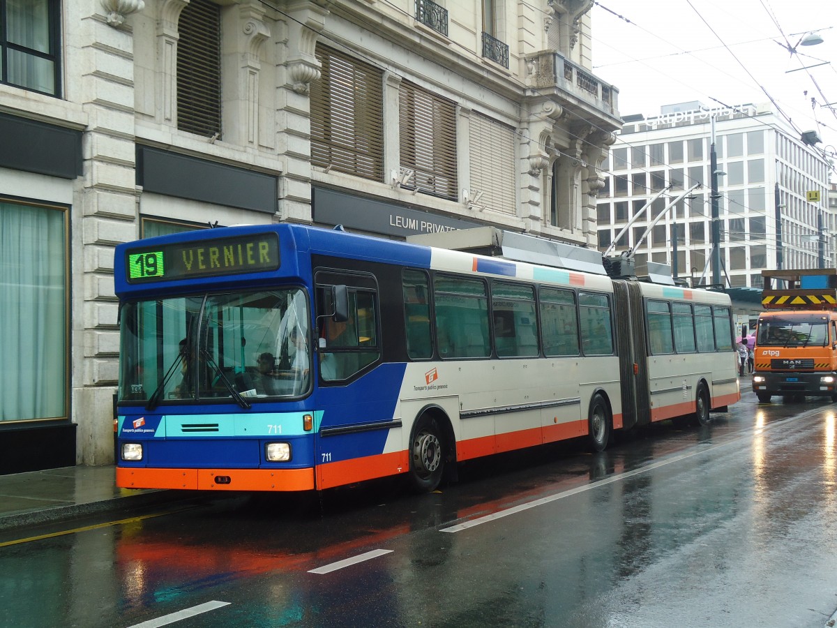 (147'142) - TPG Genve - Nr. 711 - NAW/Hess Gelenktrolleybus am 16. September 2013 in Genve, Bel-Air