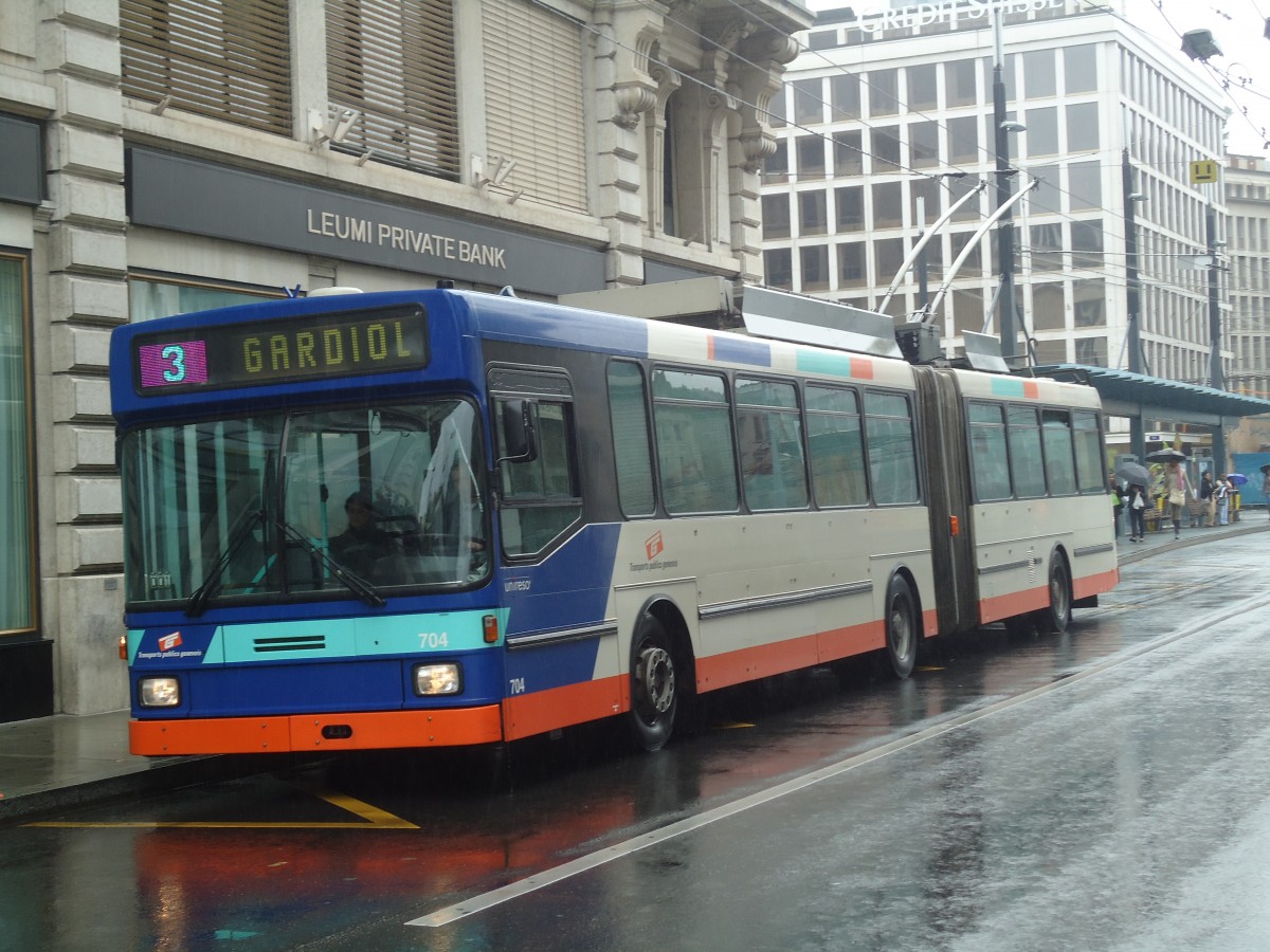 (147'165) - TPG Genve - Nr. 704 - NAW/Hess Gelenktrolleybus am 16. September 2013 in Genve, Bel-Air