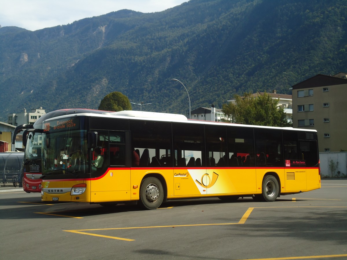 (147'337) - PostAuto Wallis - Nr. 44/VS 243'991 - Setra am 22. September 2013 beim Bahnhof Martigny