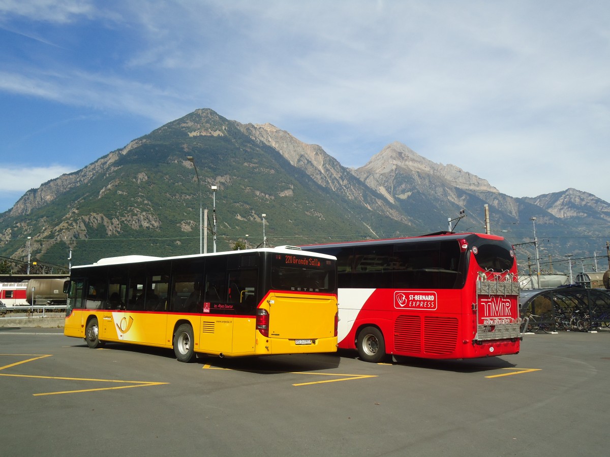 (147'339) - PostAuto Wallis - Nr. 44/VS 243'991 - Setra am 22. September 2013 beim Bahnhof Martigny