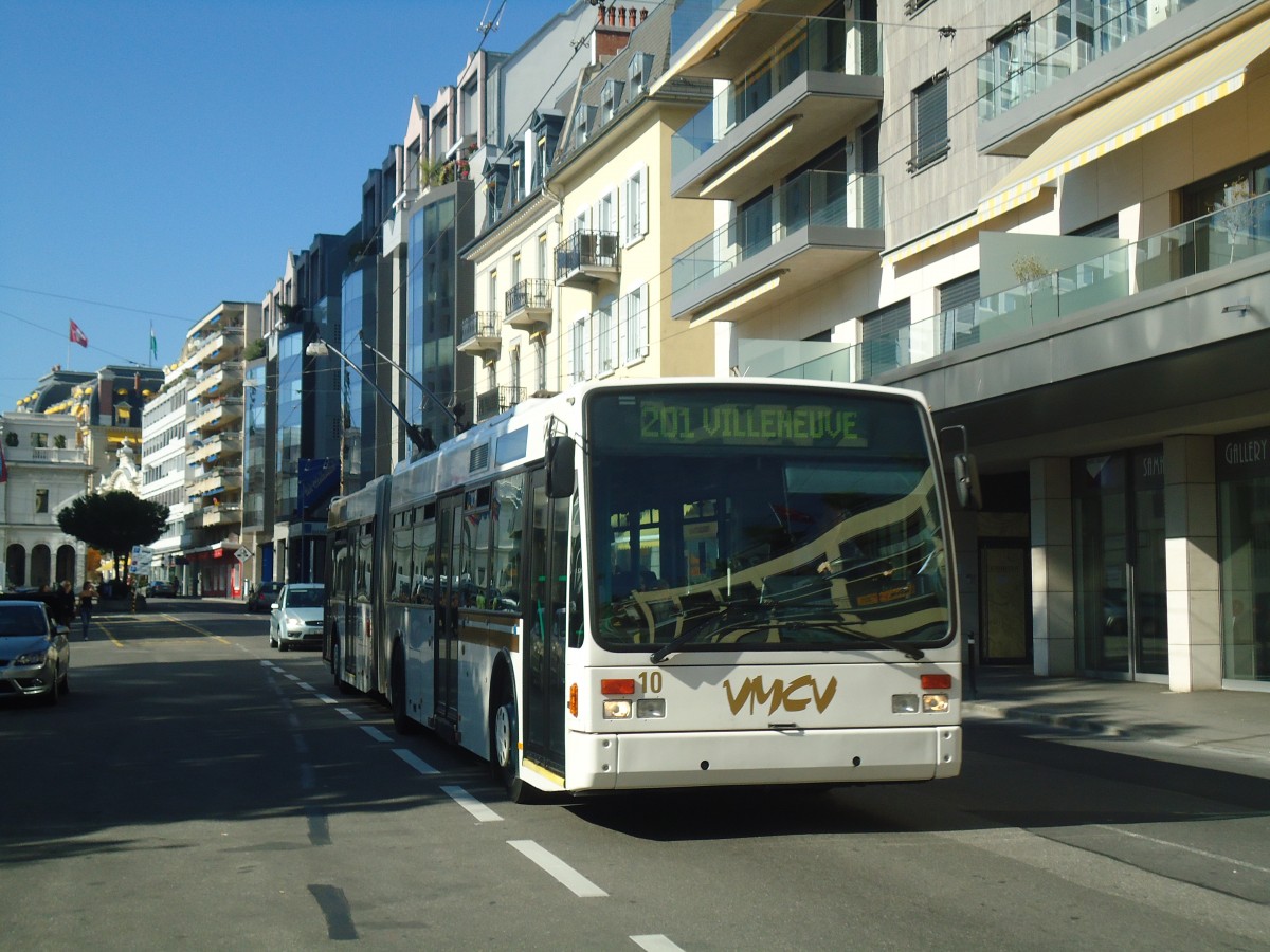 (147'353) - VMCV Clarens - Nr. 10 - Van Hool Gelenktrolleybus am 22. September 2013 in Montreux, Escaliers de la Gare