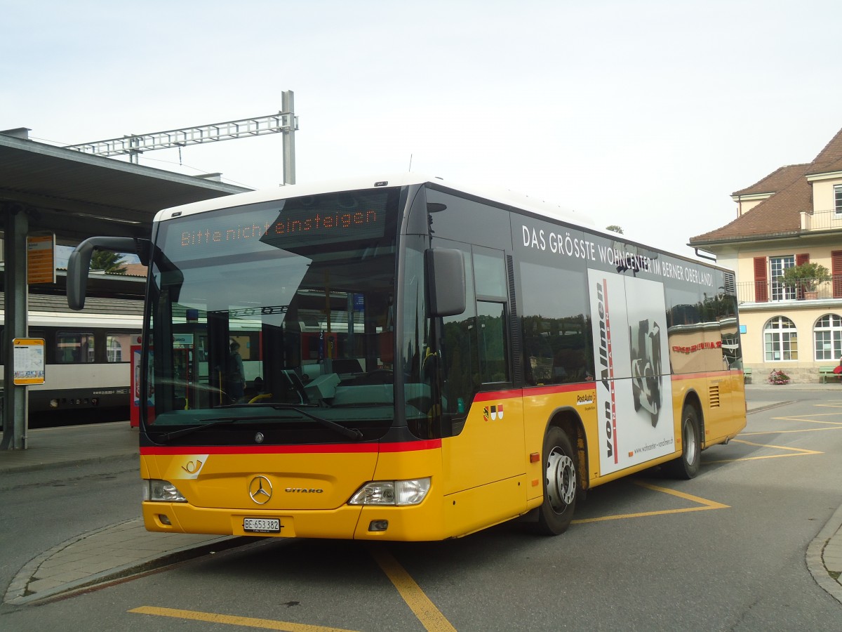 (147'369) - PostAuto Bern - BE 653'382 - Mercedes am 28. September 2013 beim Bahnhof Spiez