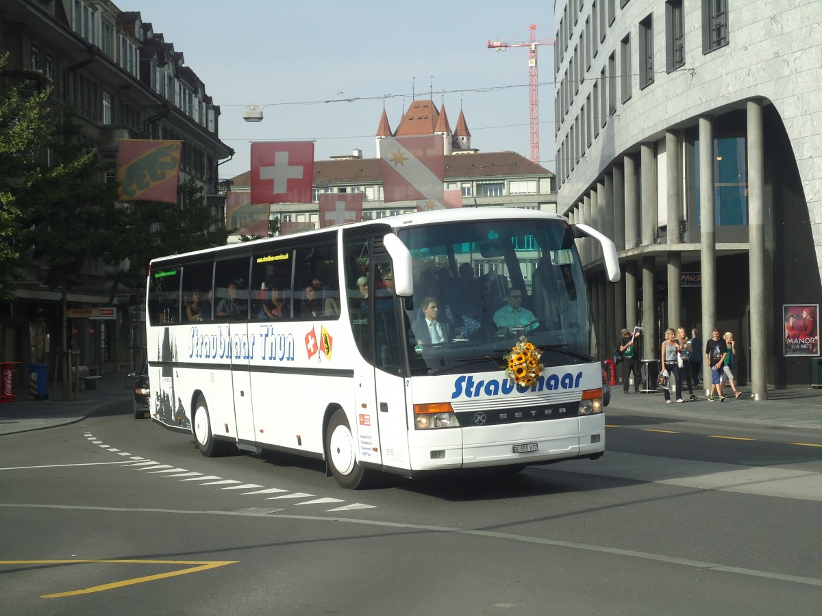 (147'397) - Straubhaar, Thun - Nr. 2/BE 555'977 - Setra am 28. September 2013 beim Bahnhof Thun