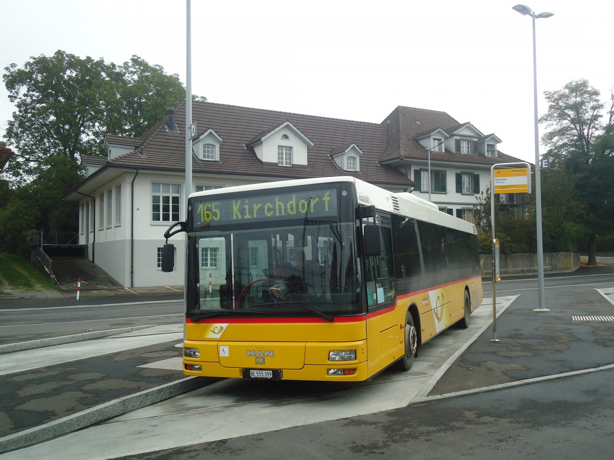 (147'430) - Lengacher, Mnsingen - Nr. 1/BE 555'399 - MAN am 30. September 2013 beim Bahnhof Mnsingen