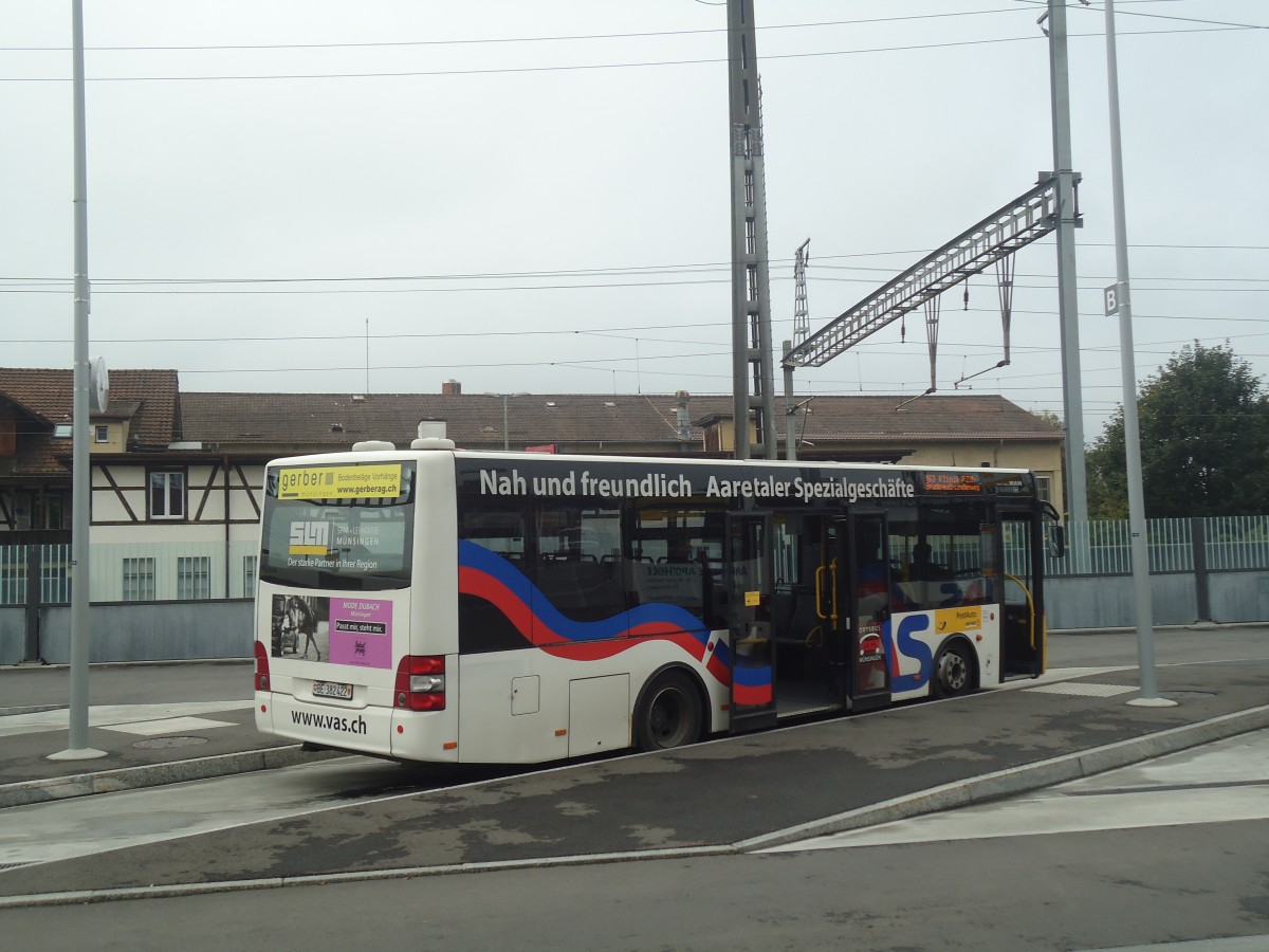 (147'434) - Lengacher, Mnsingen - Nr. 6/BE 382'422 - MAN/Gppel am 30. September 2013 beim Bahnhof Mnsingen