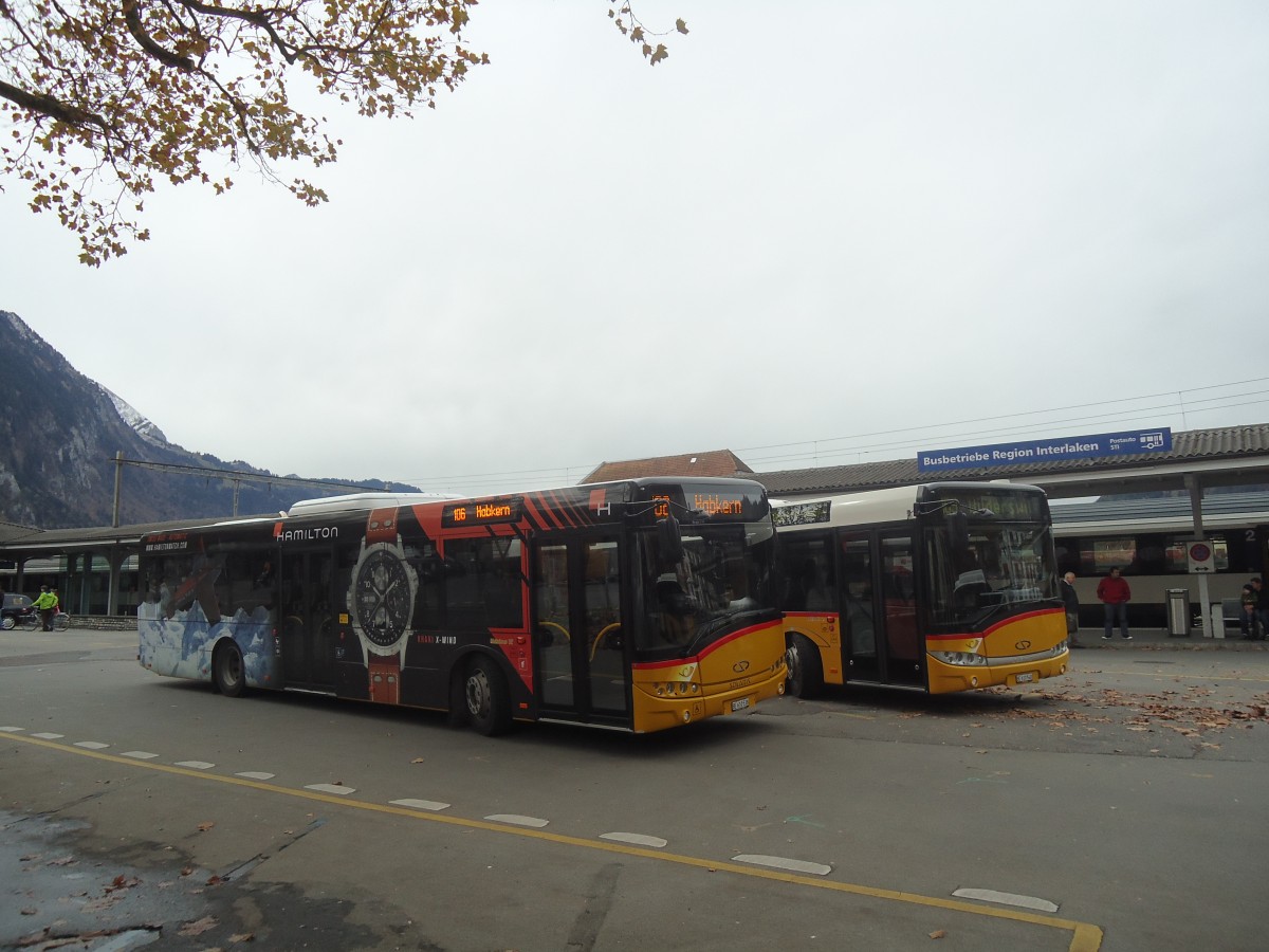 (147'587) - PostAuto Bern - BE 610'538 - Solaris am 4. November 2013 beim Bahnhof Interlaken West