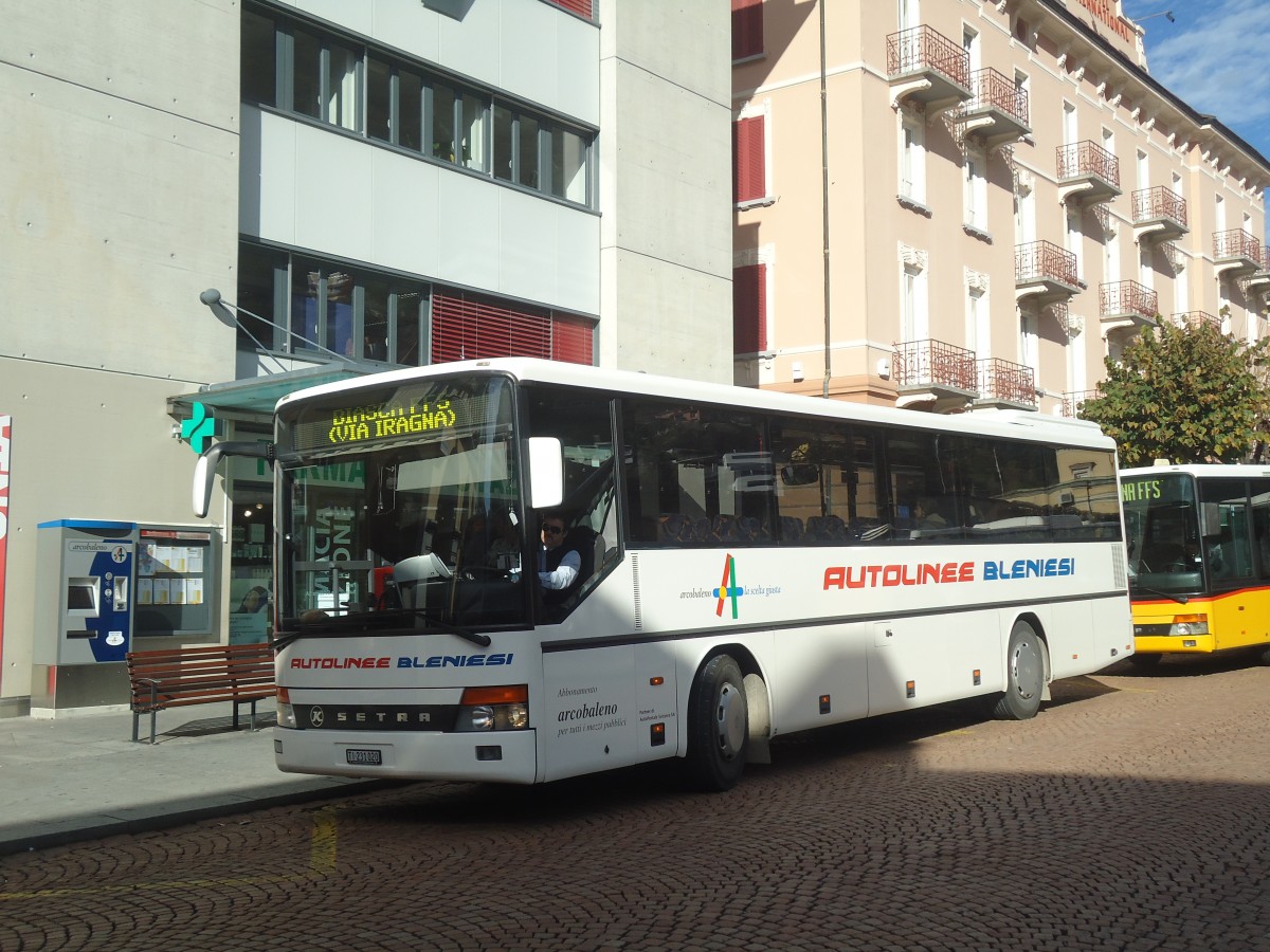 (147'637) - ABl Biasca - Nr. 20/TI 231'020 - Setra (ex AAGU Altdorf Nr. 33) am 5. November 2013 beim Bahnhof Bellinzona