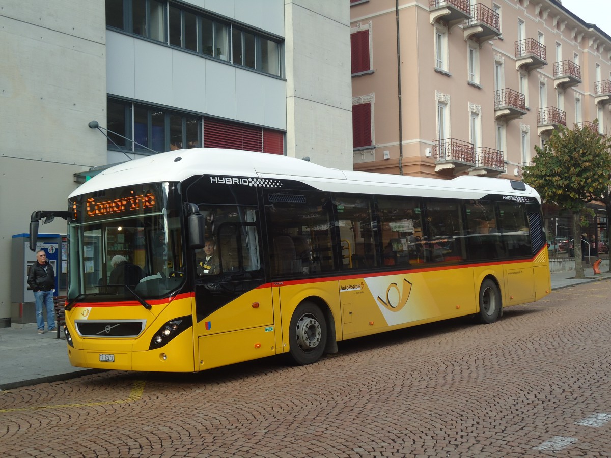 (147'678) - AutoPostale Ticino - TI 72'273 - Volvo am 5. November 2013 beim Bahnhof Bellinzona