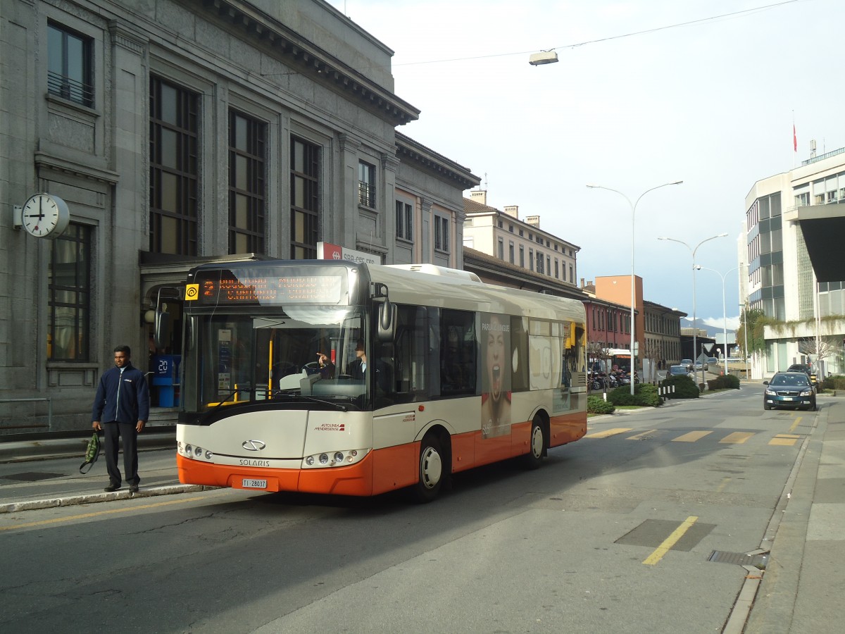 (147'775) - AMSA Chiasso - Nr. 37/TI 28'037 - Solaris am 6. November 2013 beim Bahnhof Chiasso