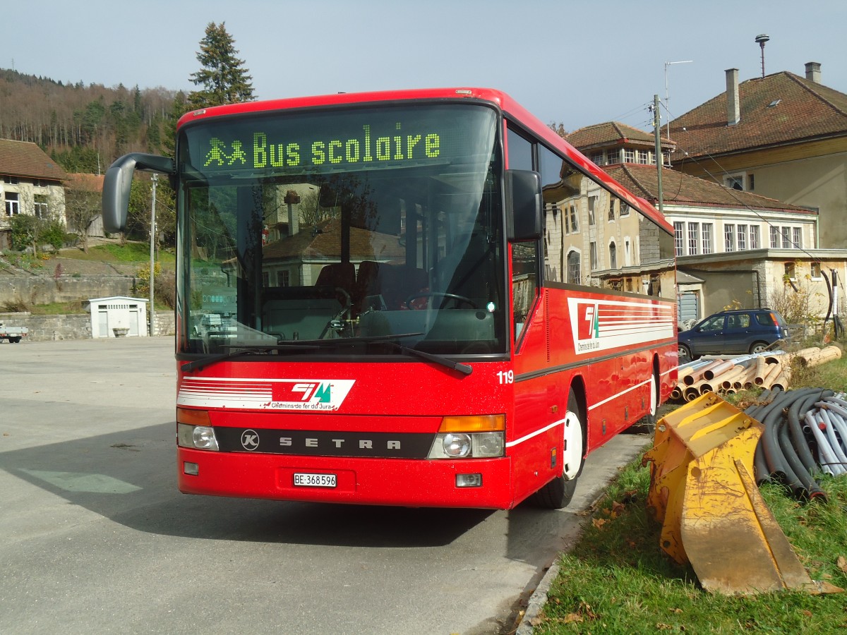 (147'912) - CJ Tramelan - Nr. 119/BE 368'596 - Setra (ex Nr. 19) am 8. November 2013 beim Bahnhof St-Imier