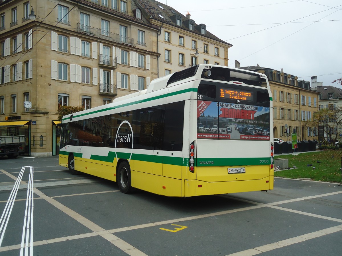 (147'968) - transN, La Chaux-de-Fonds - Nr. 217/NE 99'217 - Volvo (ex TN Neuchtel Nr. 217) am 8. November 2013 in Neuchtel, Place Pury