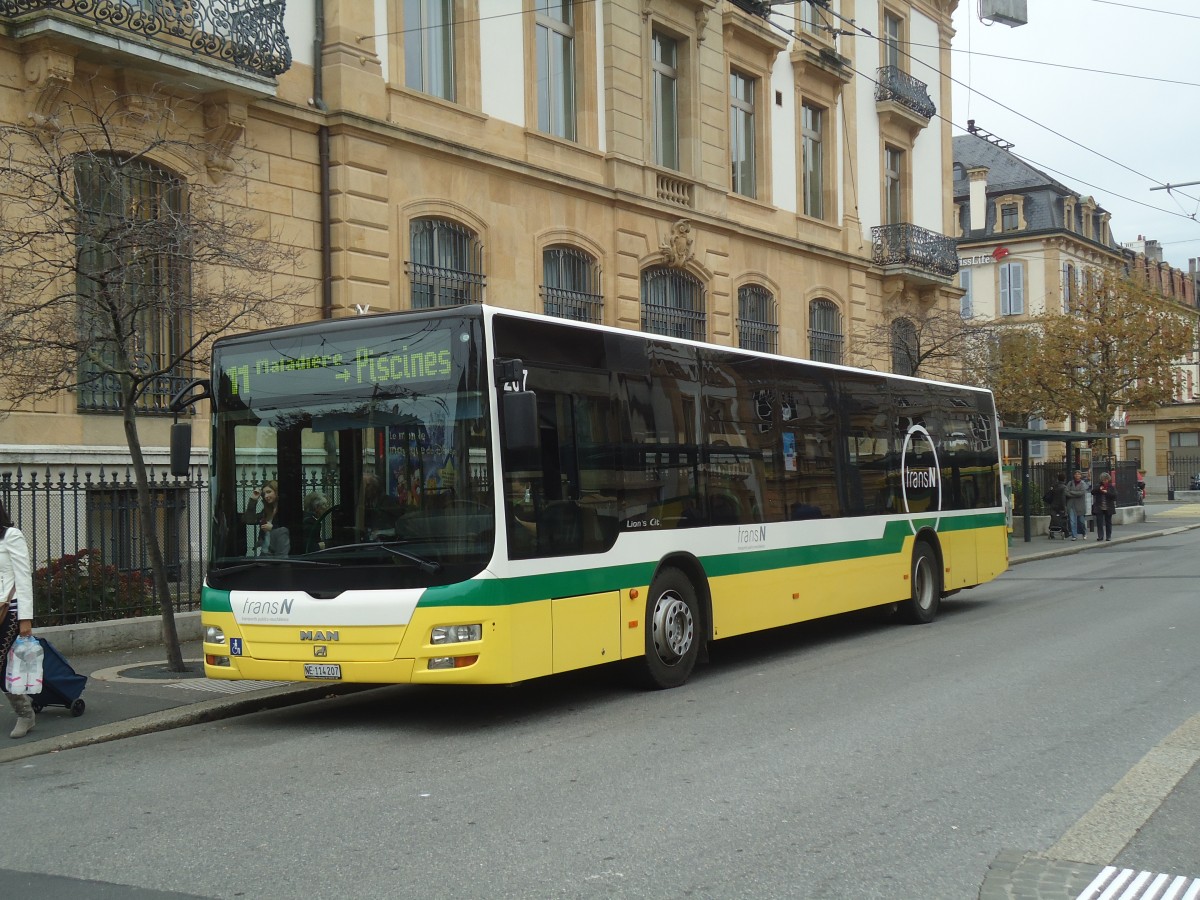 (147'977) - transN, La Chaux-de-Fonds - Nr. 207/NE 114'207 - MAN (ex TN Neuchtel Nr. 207) am 8. November 2013 in Neuchtel, Place Pury