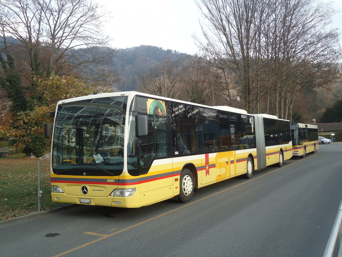 (148'173) - STI Thun - Nr. 134/BE 801'134 - Mercedes am 28. November 2013 bei der Schifflndte Thun