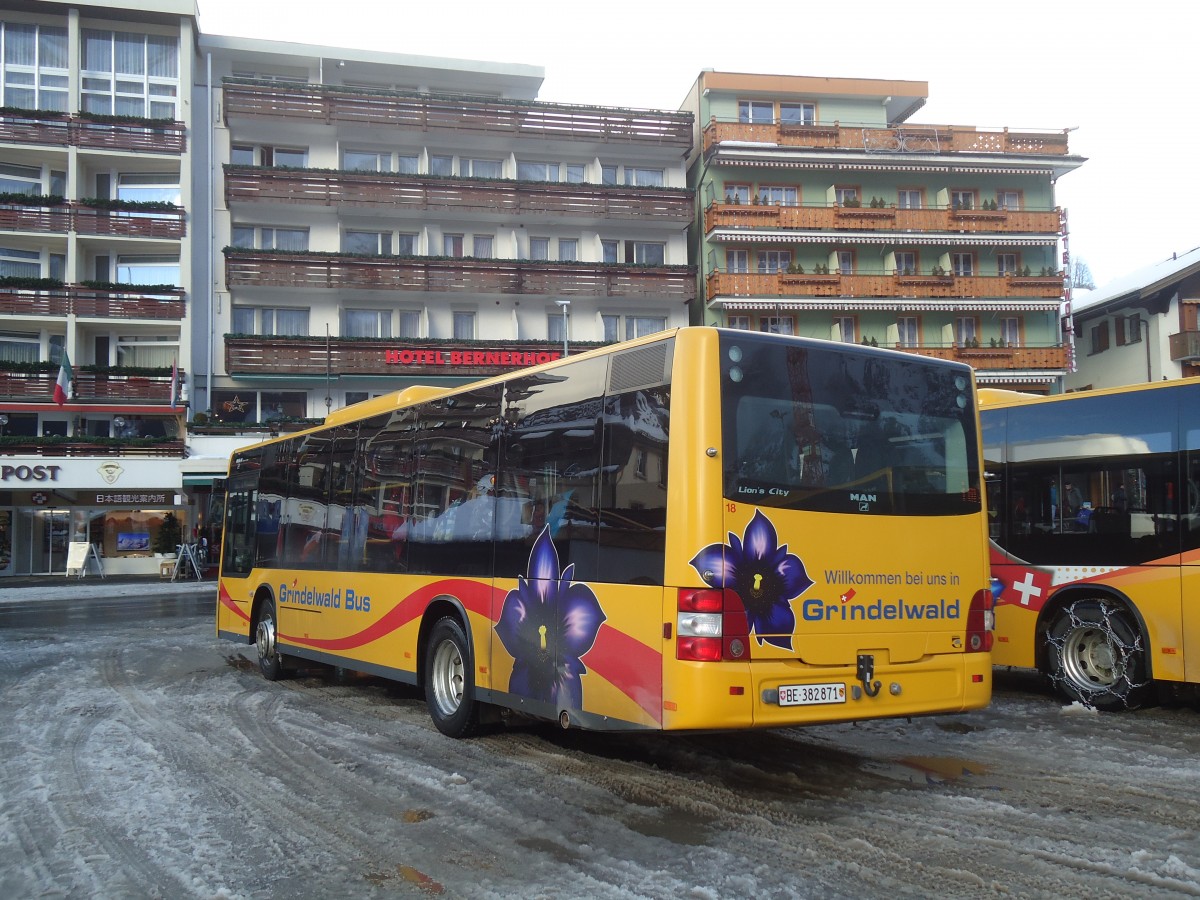 (148'628) - AVG Grindelwald - Nr. 18/BE 382'871 - MAN/Gppel am 5. Januar 2014 beim Bahnhof Grindelwald