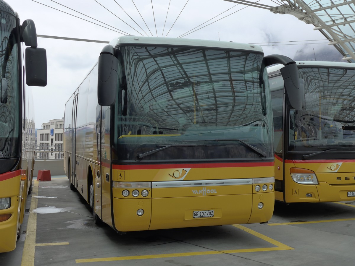 (149'106) - PostAuto Graubnden - GR 107'702 - Van Hool am 1. Mrz 2014 in Chur, Postautostation