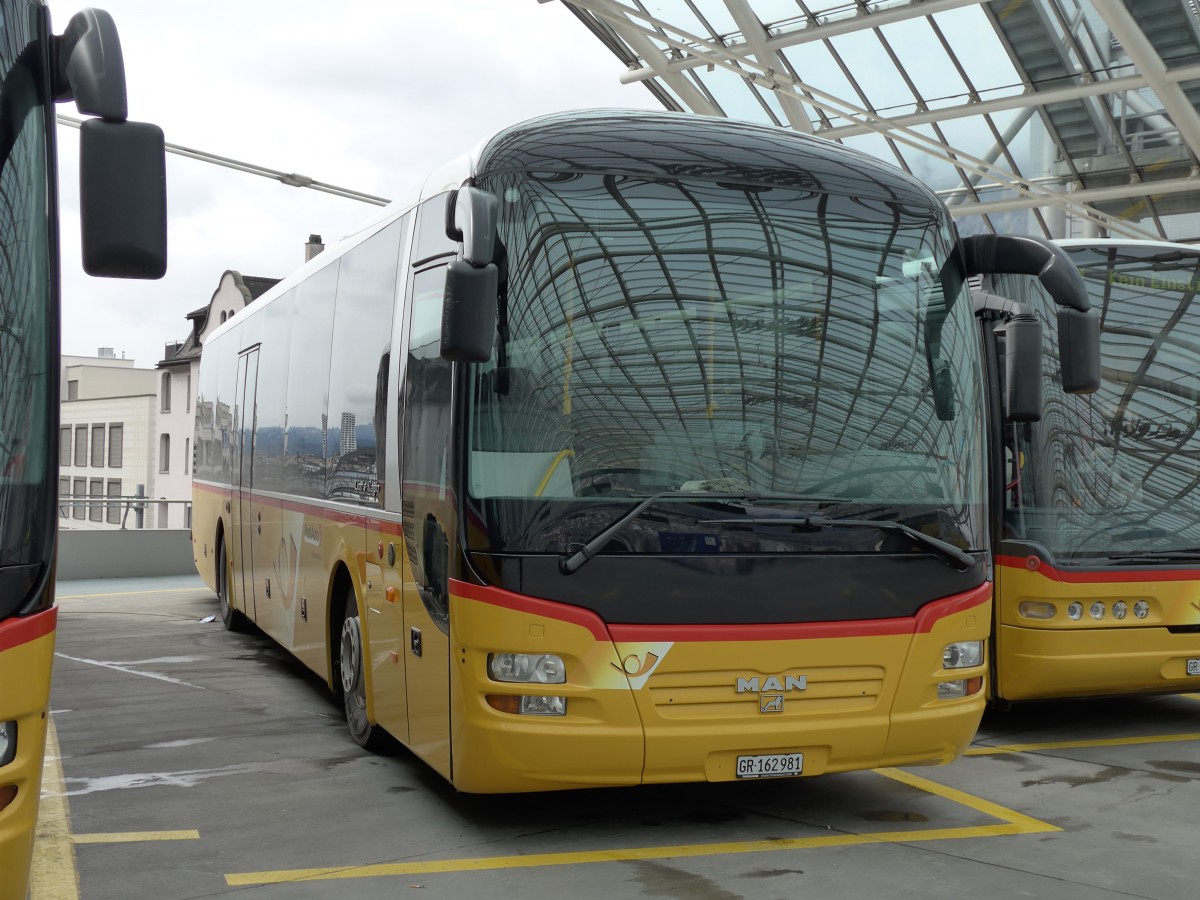 (149'110) - PostAuto Graubnden - GR 162'981 - MAN am 1. Mrz 2014 in Chur, Postautostation