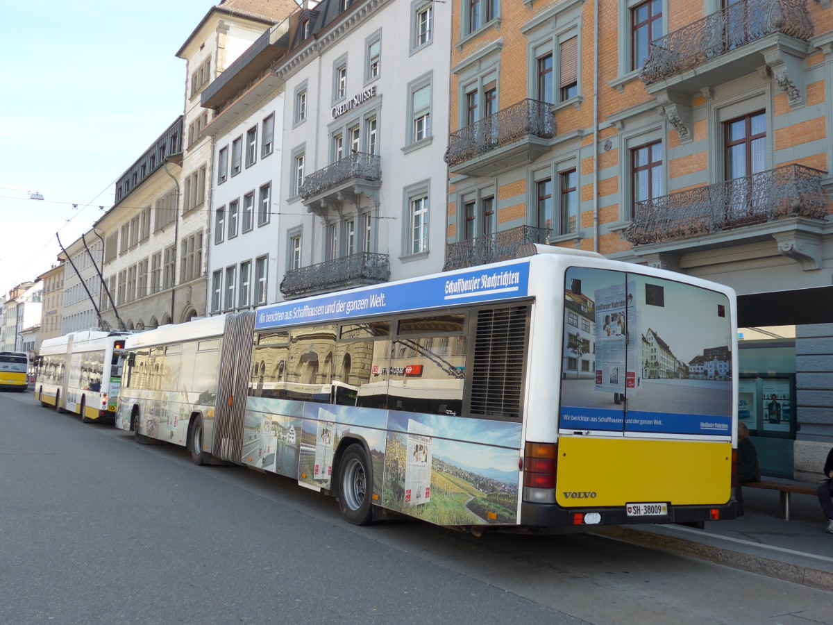 (149'421) - VBSH Schaffhausen - Nr. 9/SH 38'009 - Volvo/Hess am 29. Mrz 2014 beim Bahnhof Schaffhausen