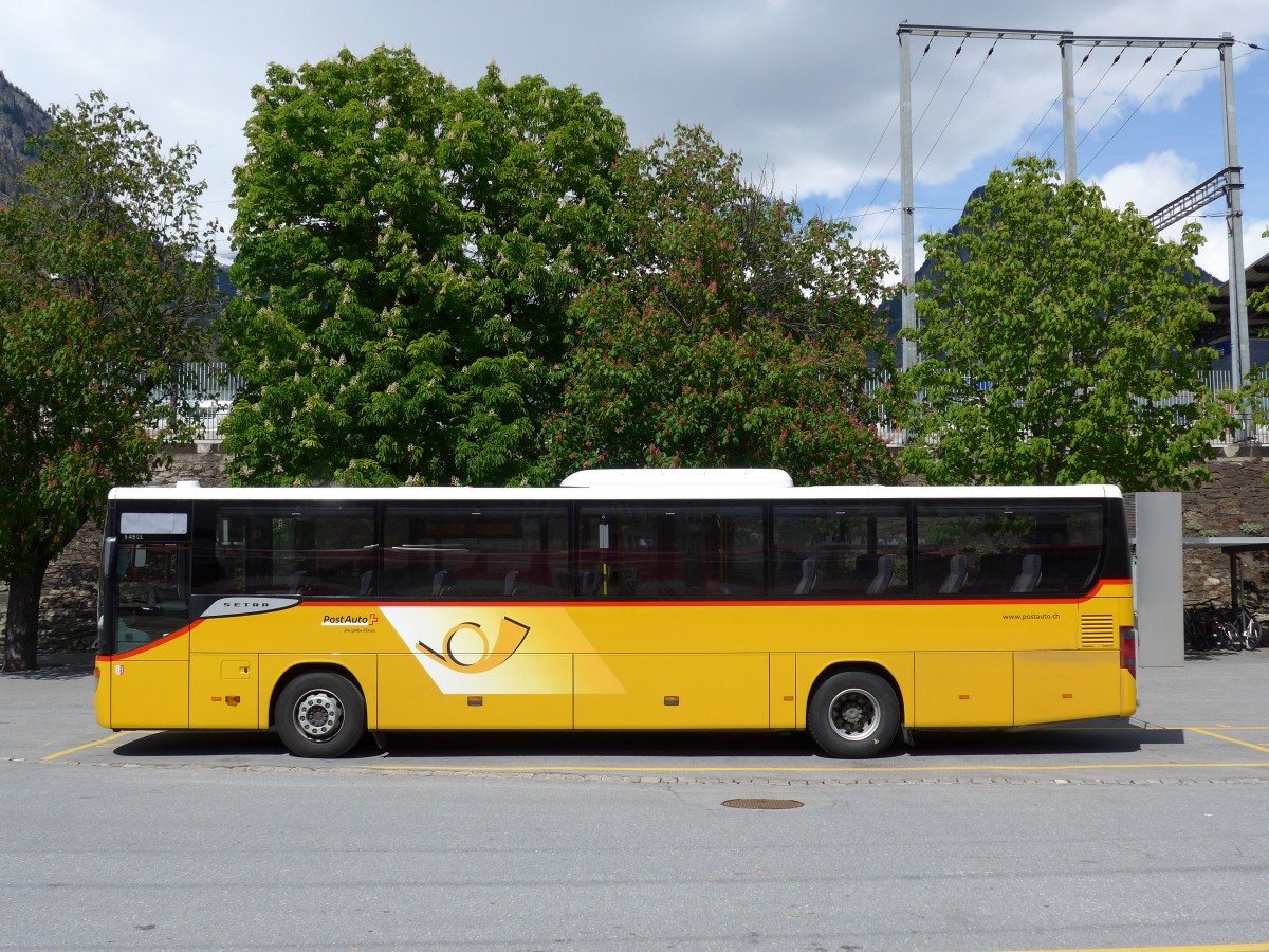 (149'672) - PostAuto Wallis - VS 403'660 - Setra am 20. April 2014 beim Bahnhof Brig