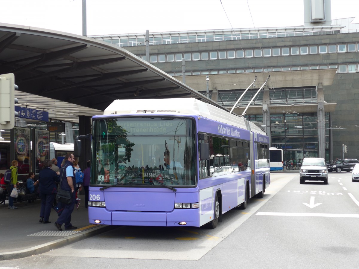 (150'585) - VBL Luzern - Nr. 206 - Hess/Hess Gelenktrolleybus am 10. Mai 2014 beim Bahnhof Luzern