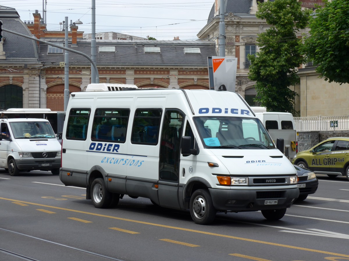 (150'864) - Odier, Genve - Nr. 93/GE 960'386 - Iveco am 26. Mai 2014 in Genve, Place des Vingt-Deux-Cantons