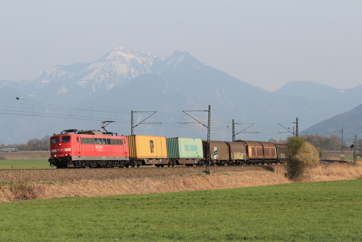 151 068-4 mit einem gemischten Gterzug am 1. April 2014 bei Weisham.