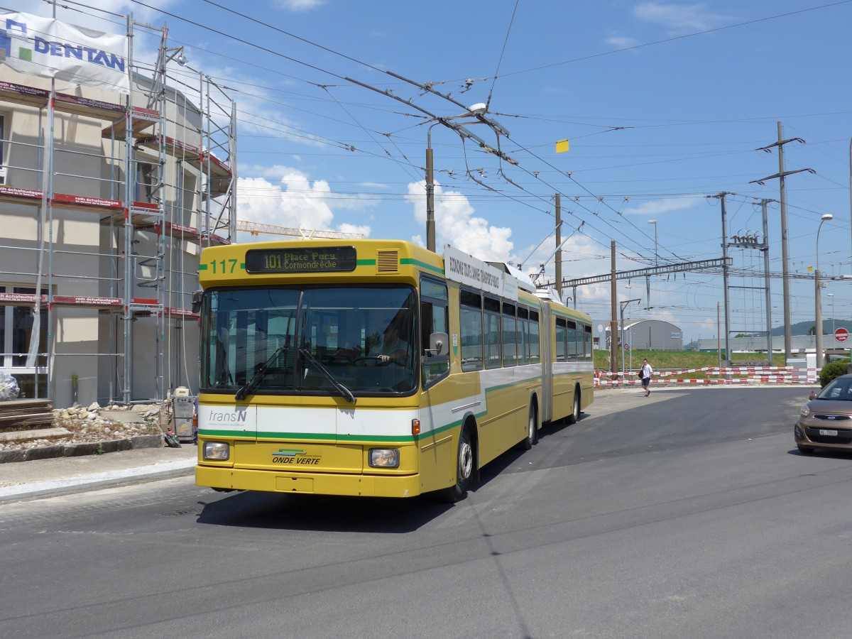 (151'470) - transN, La Chaux-de-Fonds - Nr. 117 - NAW/Hess Gelenktrolleybus (ex TN Neuchtel Nr. 117) am 12. Juni 2014 beim Bahnhof Marin