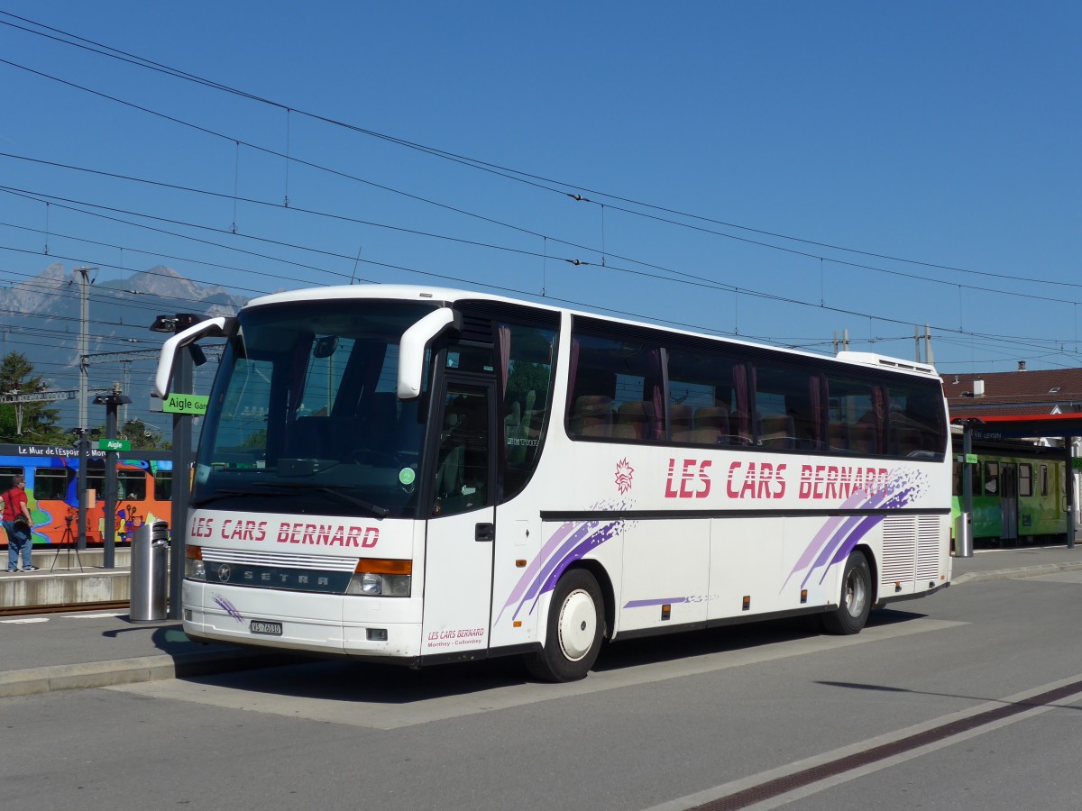 (151'610) - Bernard, Monthey - VS 76'030 - Setra am 21. Juni 2014 beim Bahnhof Aigle 