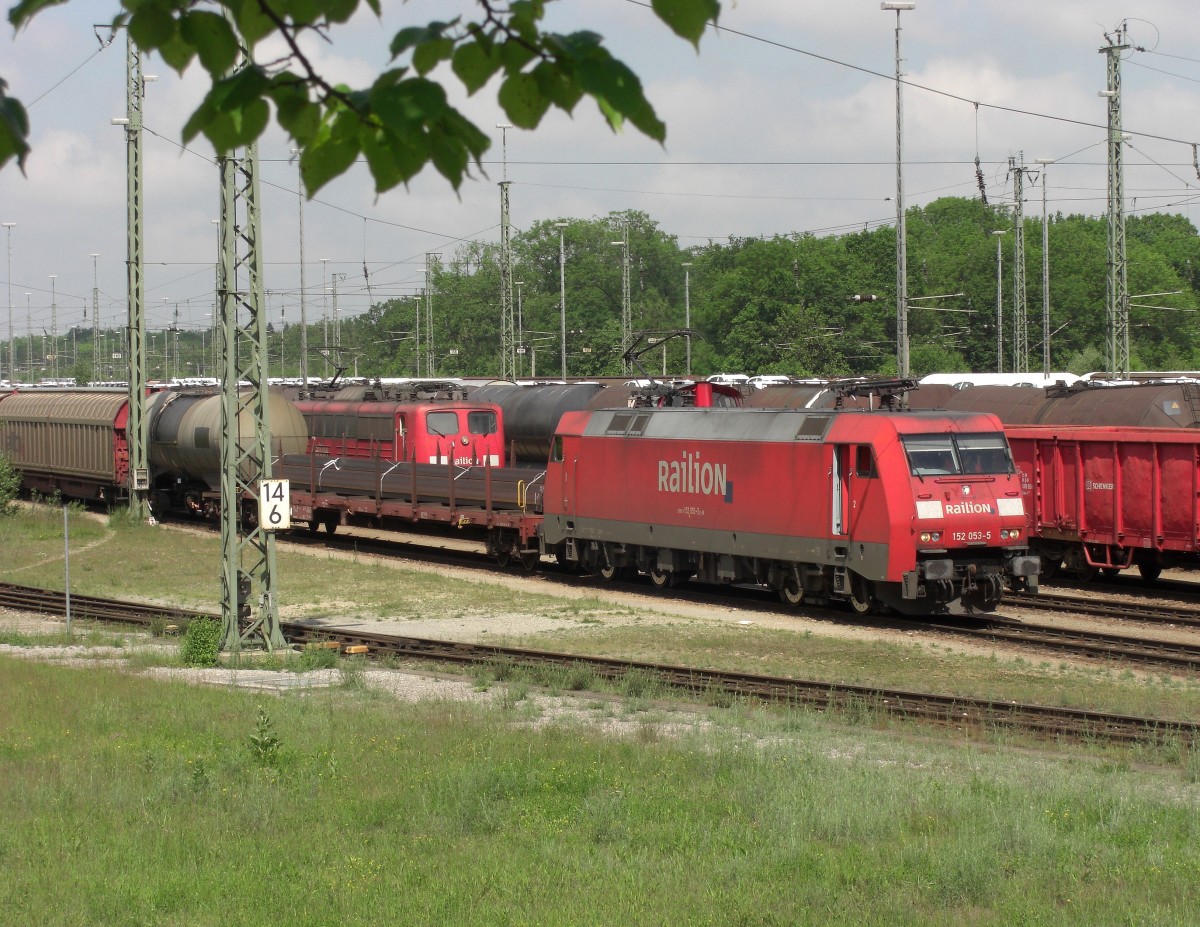 152 035-5 bei der Einfahrt in den Rangierbahnhof Mnchen/Nord am 3. Juni 2010.
