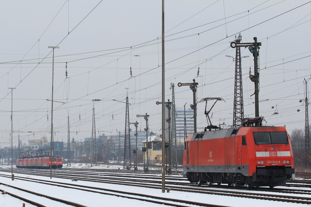152 046-9 am 27. Mrz 2013 im Rangierbahnhof Mnchen-Ost.