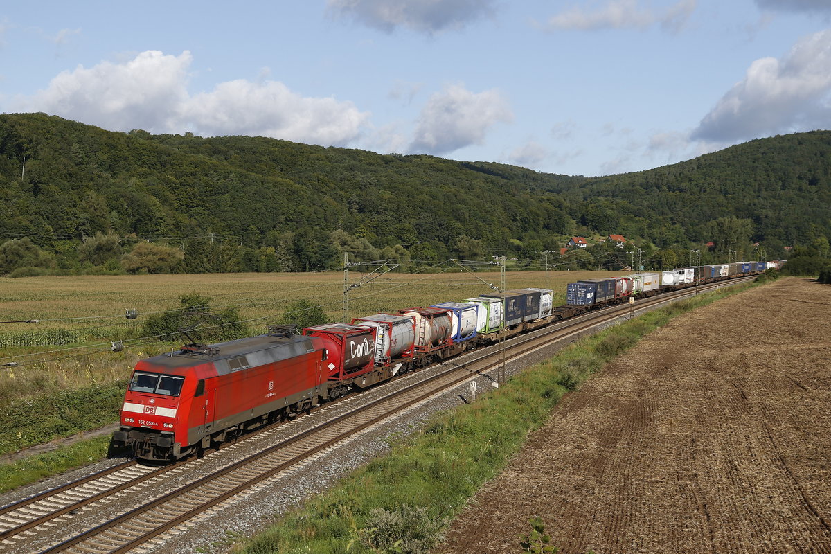 152 058-4 war am 19. August 2017 mit einem  KLV  bei Harrbach in Richtung Wrzburg unterwegs.