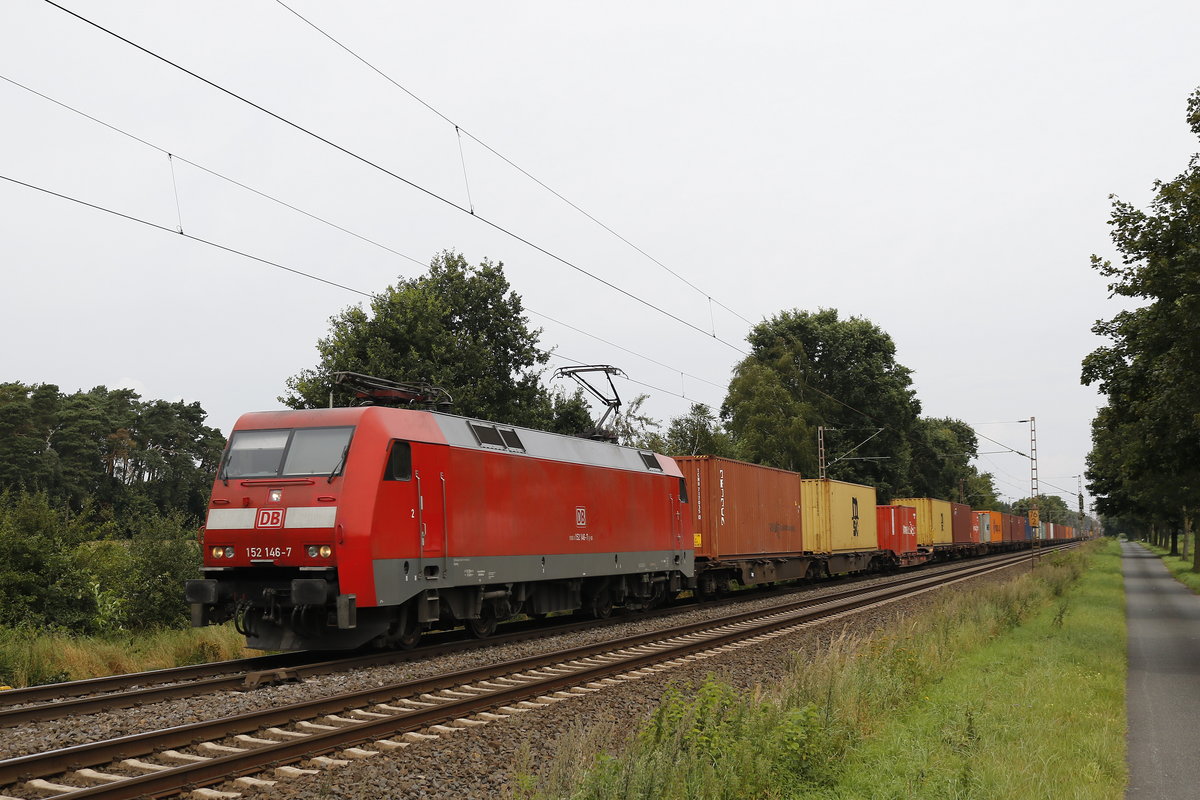 152 146-7 mit einem Containerzug am 17. August 2017 bei Drverden.