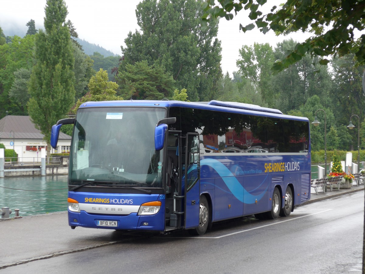 (152'020) - Aus England: Shearings, Wigan - Nr. 220/BF10 VCN - Setra am 2. Juli 2014 bei der Schifflndte Thun