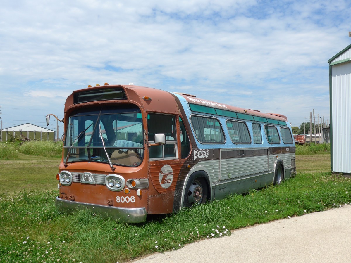 (152'532) - Pace Arlington Hights - Nr. 8006 - GMC am 11. Juli 2014 in Union, Railway Museum