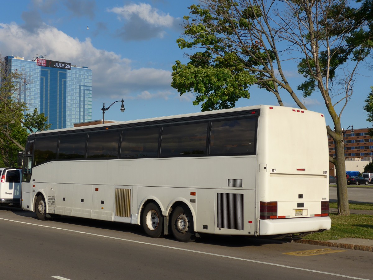 (152'828) - Ecua Coach - Nr. 1802/OXZ2421 - Van Hool am 15. Juli 2014 in Niagara Falls