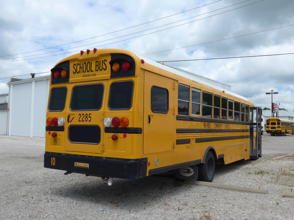 (152'951) - WA-NEE, Nappanee - Nr. 10/2052 - Bluebird am 16. Juli 2014 in Nappanee, Garage McCormick