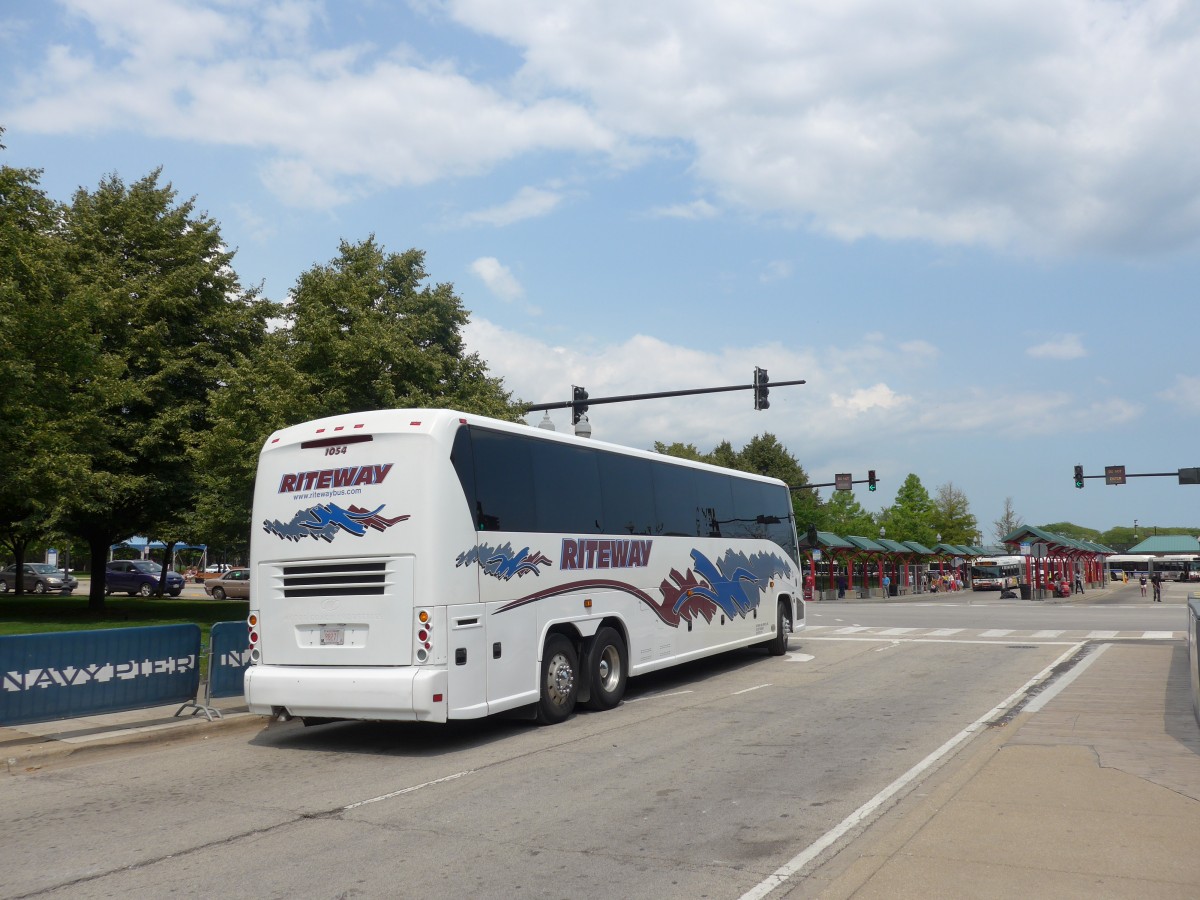 (153'117) - Riteway, Richfield - Nr 1054/88'271 - MCI am 18. Juli 2014 in Chicago, Navy Pier