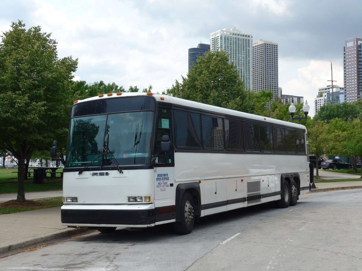 (153'121) - Chicago Charter Express Enterprises, Chicago - Nr. 6529/P 810'814 - MCI am 18. Juli 2014 in Chicago, Navy Pier