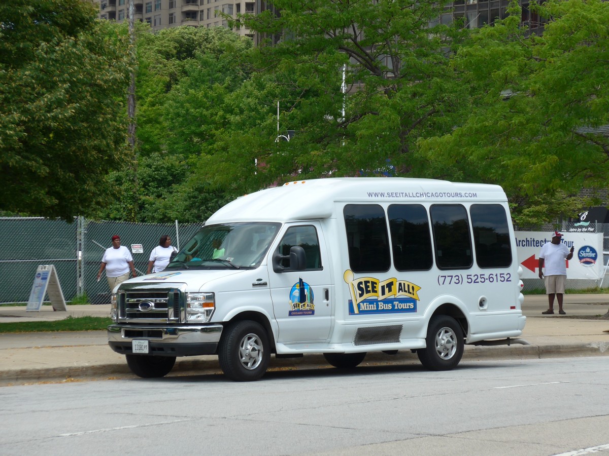 (153'123) - Chicago Tours, Chicago - 13'181 PT - Ford am 18. Juli 2014 in Chicago, Navy Pier