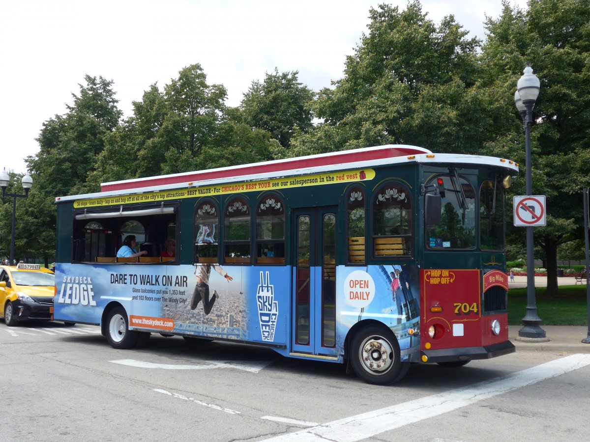 (153'134) - Trolley&Double Decker, Chicago - Nr. 704/7276 PT - ??? am 18. Juli 2014 in Chicago, Navy Pier