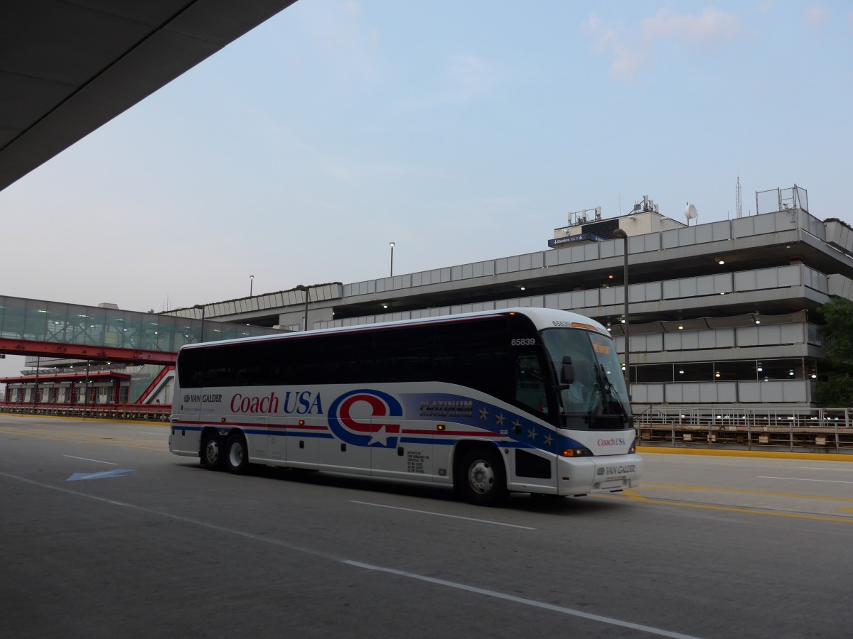 (153'304) - Van Galder, Janesville - Nr. 65'839/P 733'667 - MCI am 19. Juli 2014 in Chicago, Airport O'Hare