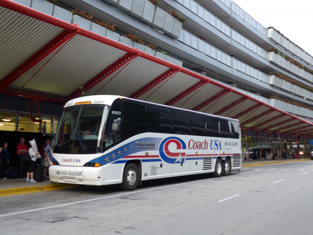 (153'312) - Van Galder, Janesville - Nr. 65'831/P 731'378 - MCI am 19. Juli 2014 in Chicago, Airport O'Hare