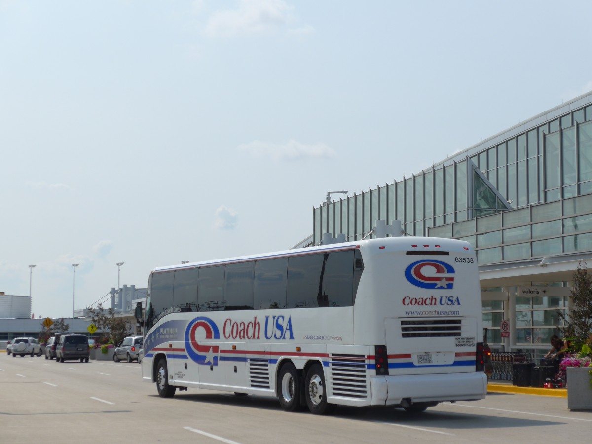 (153'352) - Wisconsin Coach, Milwaukee - Nr. 63'538/P 574'282 - MCI am 20. Juli 2014 in Chicago, Airport O'Hare