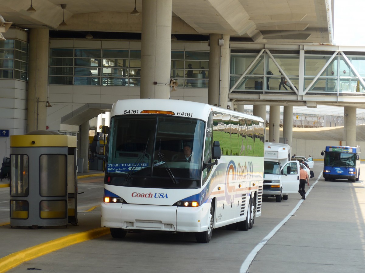 (153'383) - Wisconsin Coach, Milwaukee - Nr. 64'161/P 610'363 - MCI am 20. Juli 2014 in Chicago, Airport O'Hare