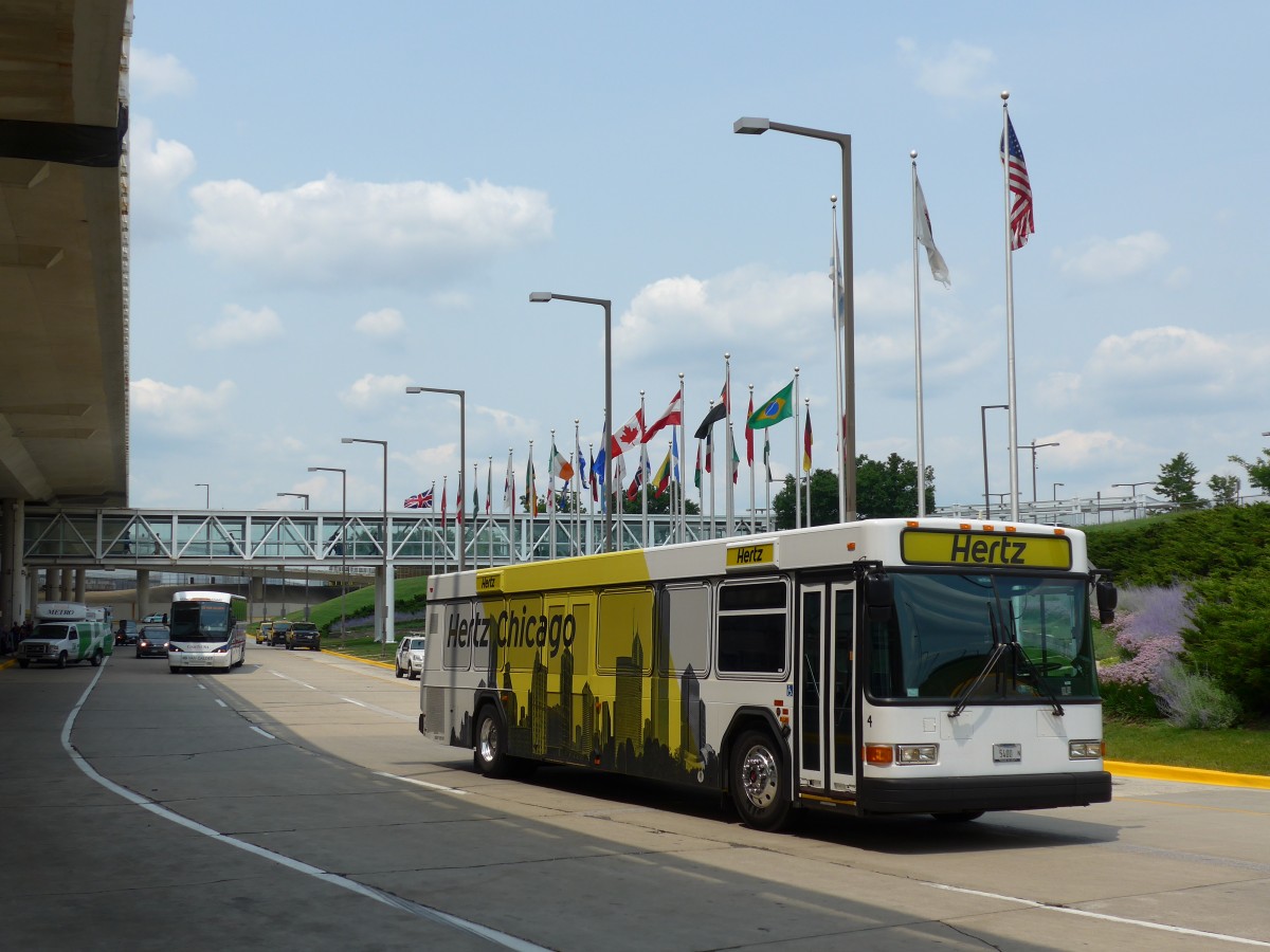 (153'414) - Hertz, Chicago - Nr. 4/5400 N - Gillig am 20. Juli 2014 in Chicago, Airport O'Hare